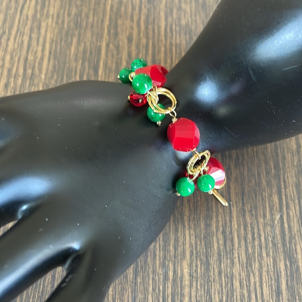 HAND CRAFTED HOLIDAY BRACELET Red Green Gold Size 8”